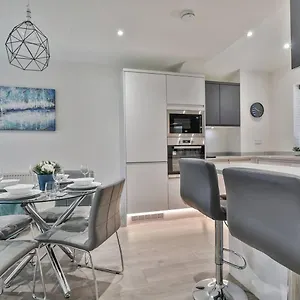 Holiday home Magnificent, Renovated Whole House With Garden